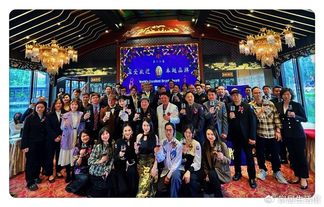 深受欢迎卓越品牌颁发数项个人荣誉大奖|大使|马来西亚|荣誉_新浪新闻