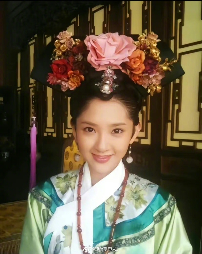 《甄嬛传》12年,拽妃瓜六夏冬春出宫出席微博视界大会了!