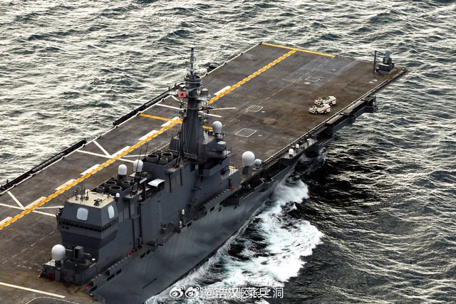 改造完甲板的加贺号出来亮相了最后一图同角度对比很明显