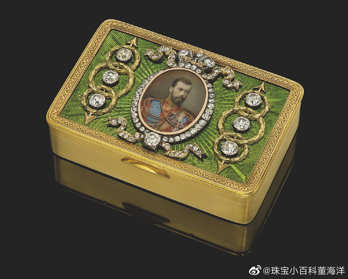 一些精美的鼻烟盒（snuff box）；鼻烟盒最早诞生于17世纪的下半叶