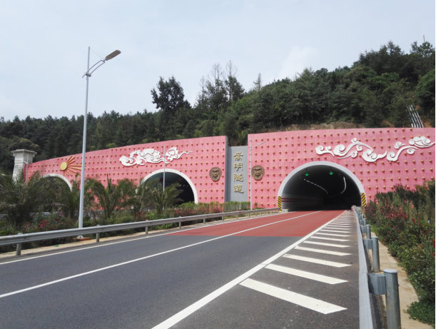 山区面积占比大,高速公路桥隧比较高,维护高速公路隧道消防安全的重要
