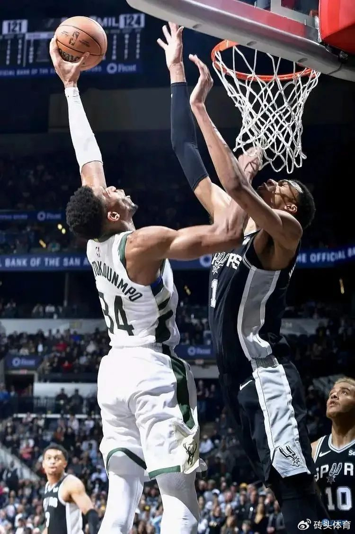 文班亚马与瓦塞尔携手反击,尽管字母哥依然强势单打