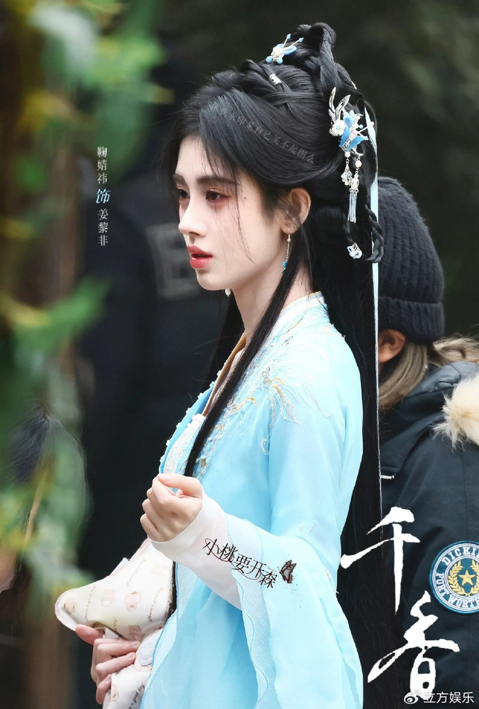 鞠婧祎新剧《千香引》曝路透 一袭蓝衣清新淡雅|千香引|鞠婧祎|新剧