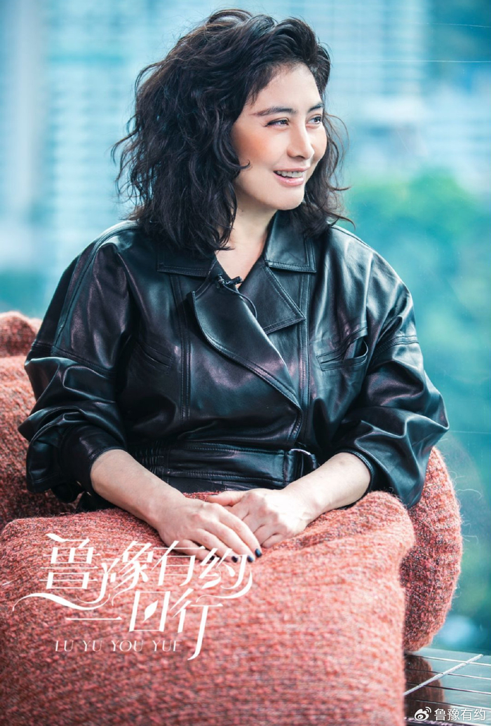 何超仪做客《鲁豫有约一日行》全身投入事业,笑看风云变化|何超仪