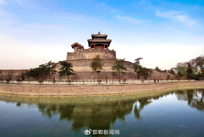 邯郸丛台 柴振杰摄赵苑公园内的仿古邯郸城建筑.