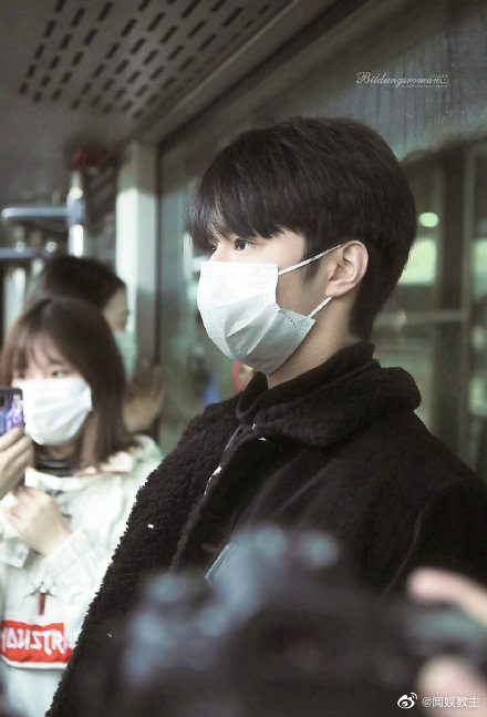 宋亚轩刘耀文西宁饭拍allblack酷帅超模出街