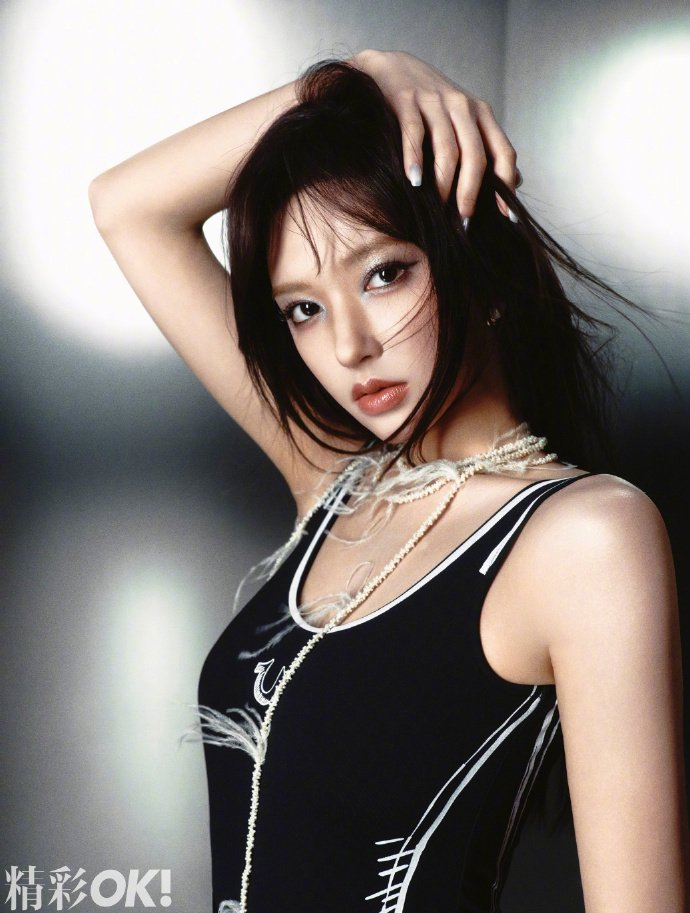 x精彩ok封面大片复古冷色调下的千禧梦核风潇你身材好辣