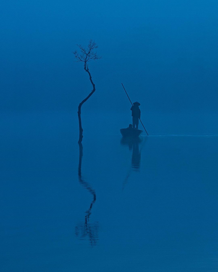 越来越觉得一个人不该过分自省这会使他变得软弱