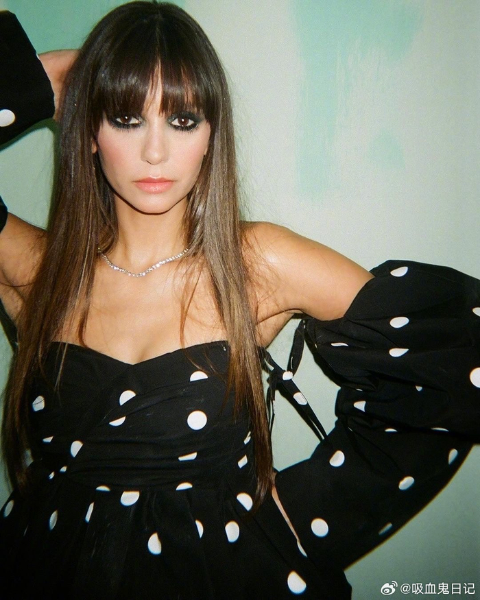 《吸血鬼日記》女主角 nina dobrev!復古女王,紅唇誘惑!