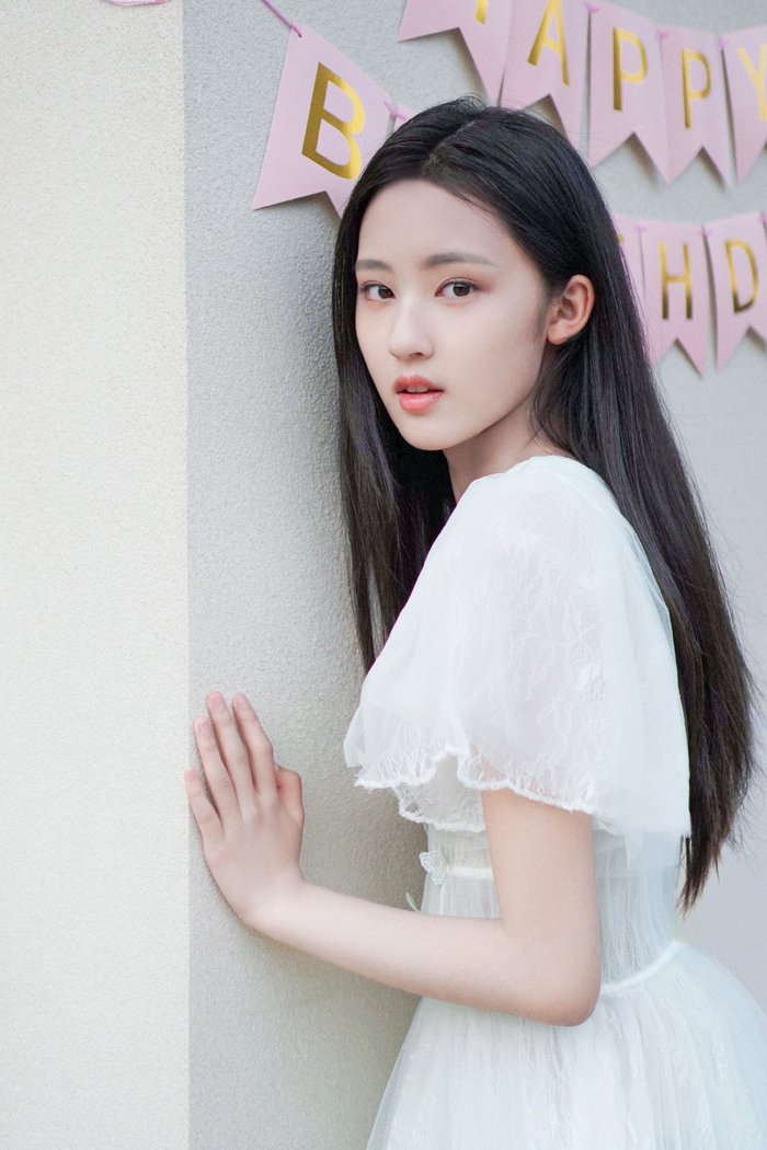 明媚如你,可盼可期|坏小孩|张婉儿|普普_新浪新闻