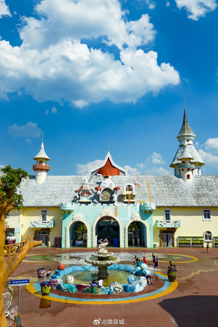 在昨天下午高积云的衬托下,济南童梦奇缘还真像童话一样呢