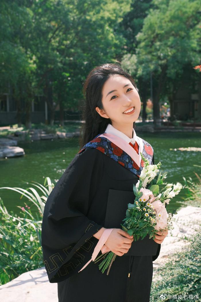 中国传媒大学女生图片