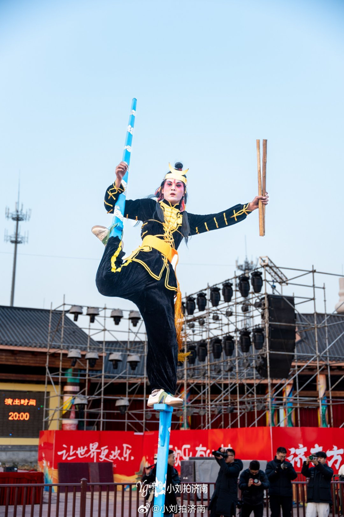 正月十五济南西关高跷队的演出行程记得来唐冶中央公园哦