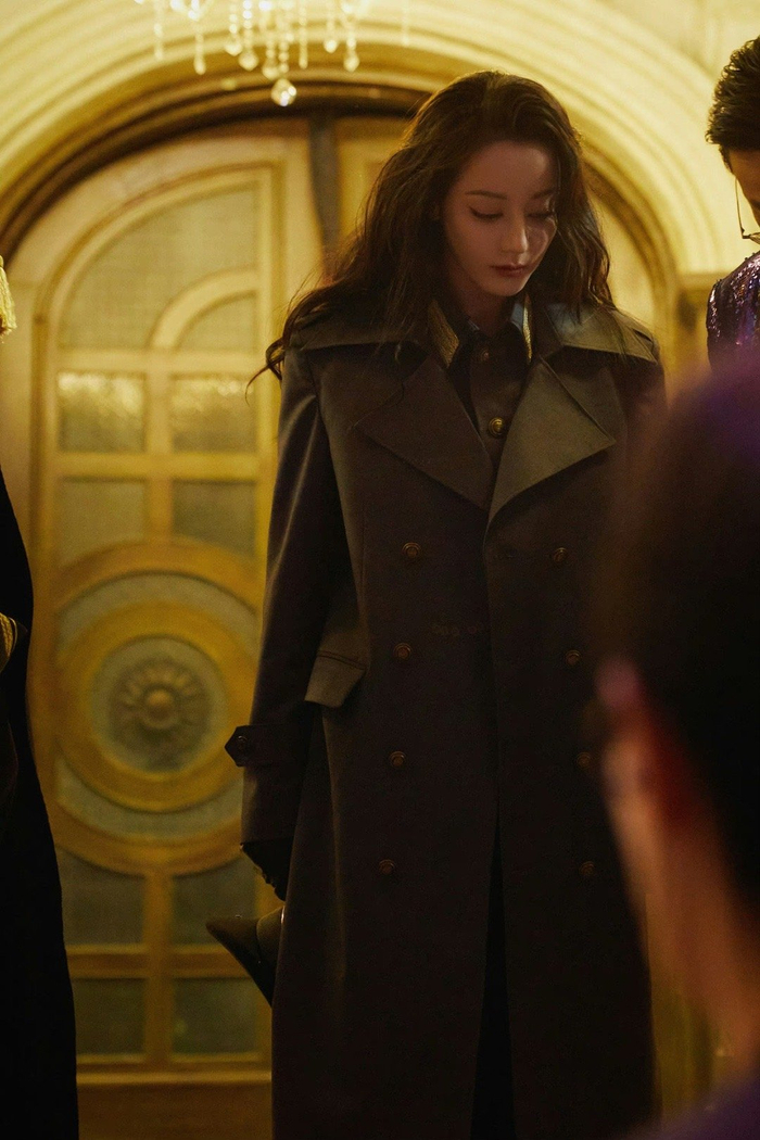 迪丽热巴狠辣美艳女军阀 感觉会把敌人关在地牢里拿鞭子抽 好a