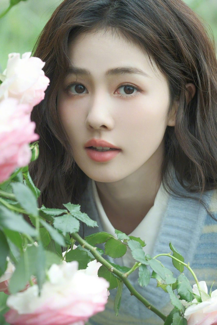 白鹿新歌写真,清新学姐上线,小甜歌听起来