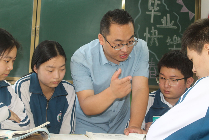 甘做山乡孩子的"提灯人"|心理健康|张杰|临县_新浪新闻