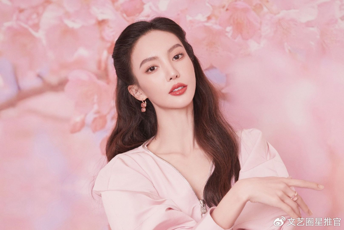 路人吐槽:鼻子奇怪连呼吸都困难|金晨|纹身|鼻子_新浪新闻