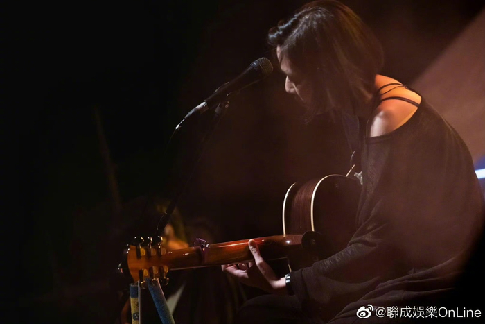 用歌声治愈焦虑的温柔歌手安溥终于要开演唱会啦