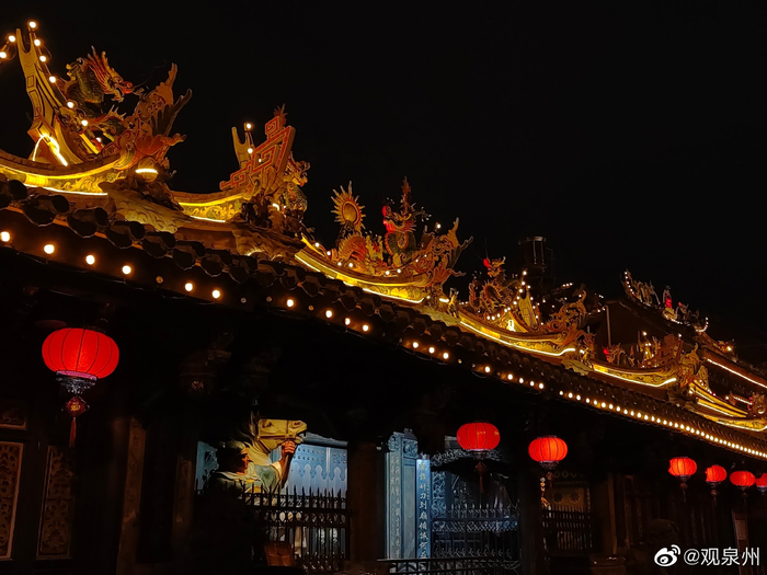 关帝庙是泉州香火最旺的地方,每到晚上关帝庙张灯结彩
