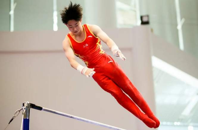 933分荣获冠军,郑宝森与李勇盛分别以14.733分和14.