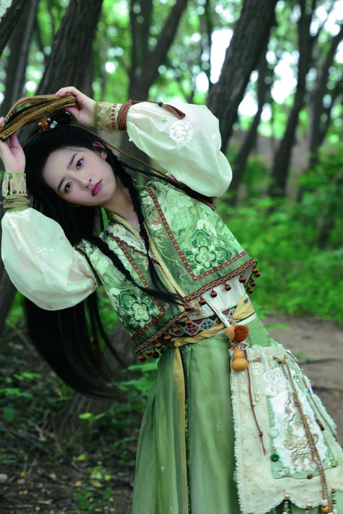 古装写真大片,转身回眸俏皮灵动……|邓恩熙|回眸|古装_新浪新闻