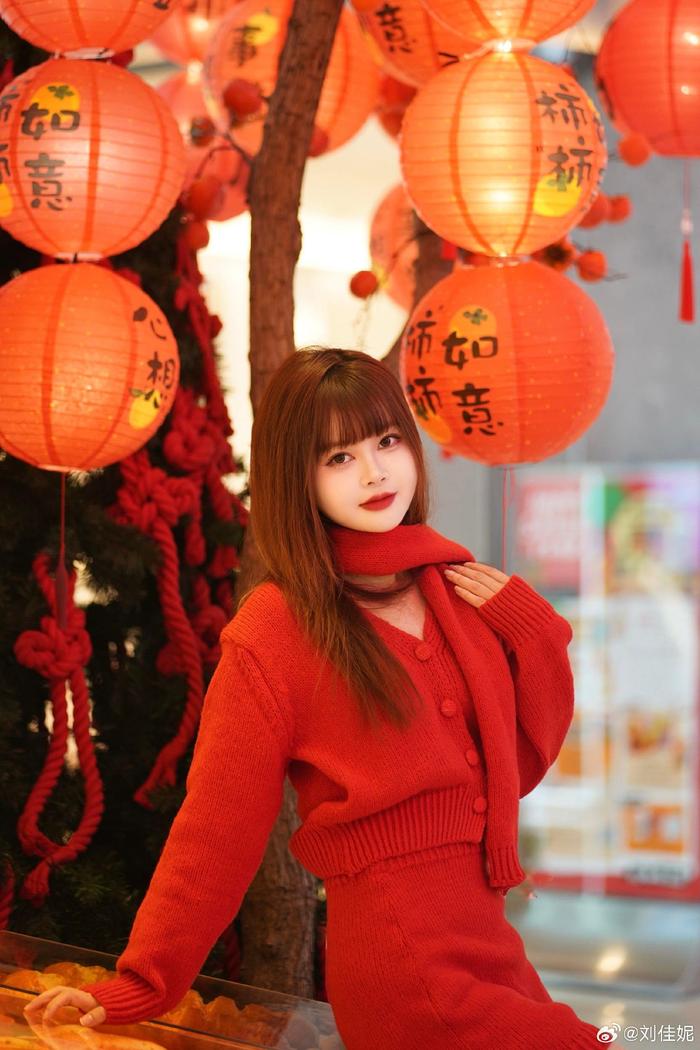 新年近了，空气中弥漫着浓浓的烟火气息，传统中国年总能给予温暖人心的触动…
