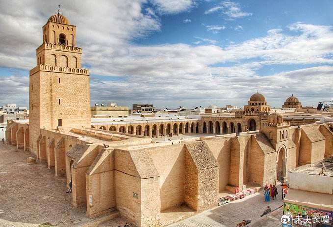 阿拉伯帝国为东西方文化交流的桥梁,其文化也粲然可观