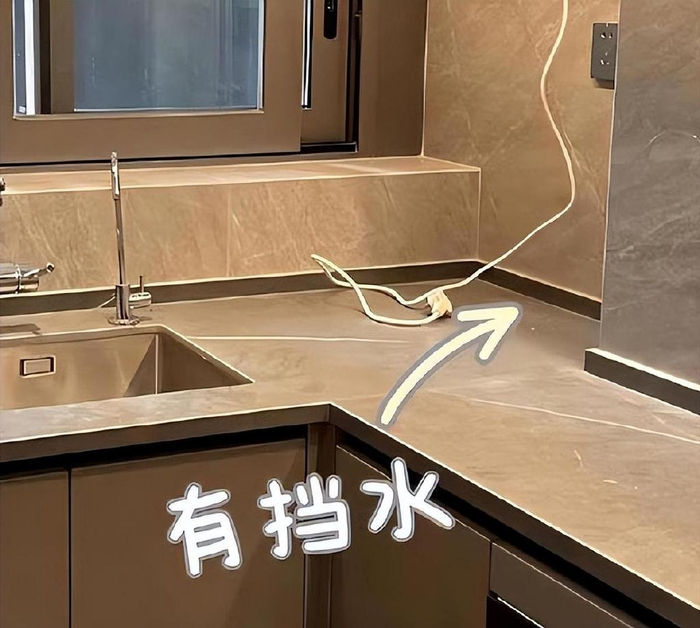 厨房台面上的挡水条