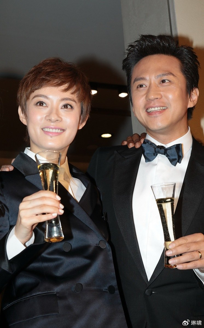孙俪邓超为14岁等等庆生:从″夹脸吻″到″兄弟情″,明星家庭育儿进化