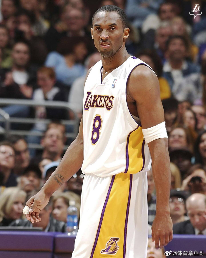 科比拿到81分那场比赛是祖母第一次到现场看nba比赛