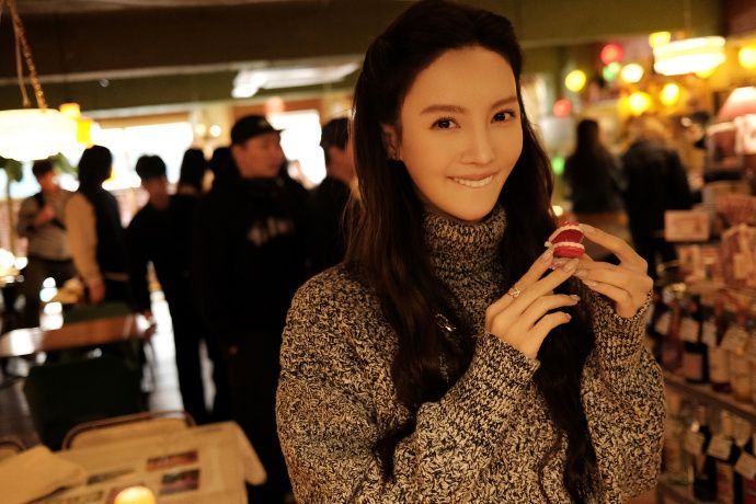 金晨首尔探店花絮照来啦