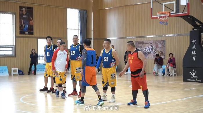 追风驰骋再续热血全国中老年篮球巡回赛在武安市白沙村正式开幕