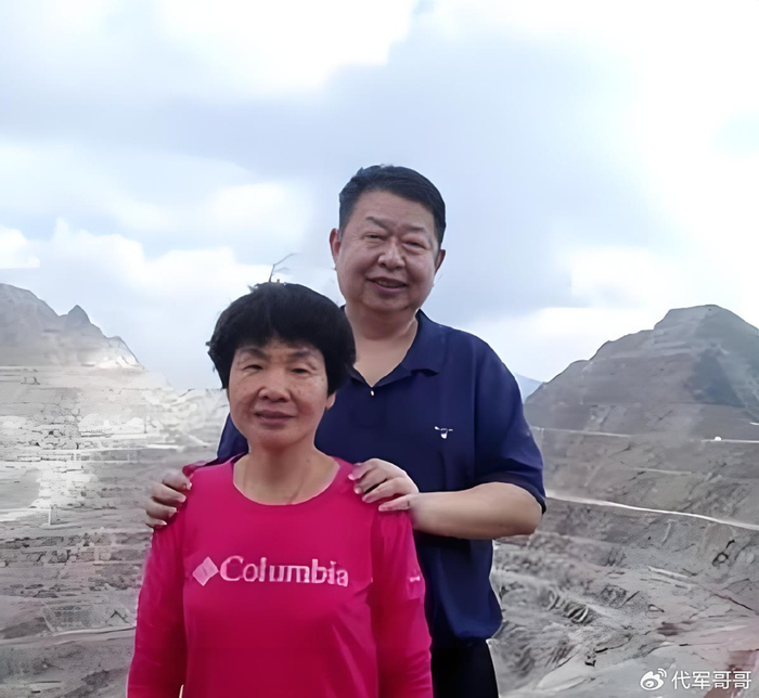 63岁矿老板妻子离世,次年娶38岁模特,4年过去,如今怎样了?
