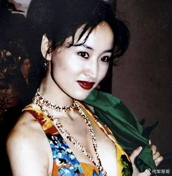 演员于莉:曾是马景涛挚爱,被大佬打掉子宫,至今无人敢娶