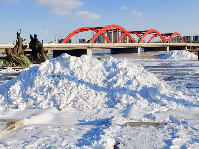 雪后通辽市辽河公园彩虹桥