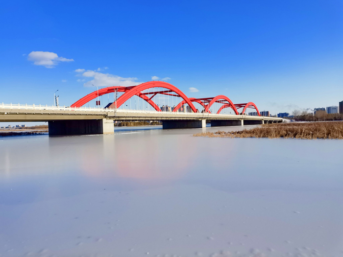 雪后通辽市辽河公园彩虹桥