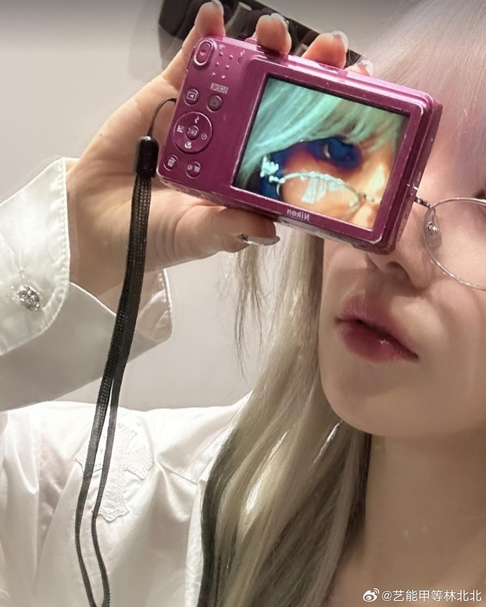 宫脇咲良丨ig更新是魔女sakura酱啊这个银发真的超神了