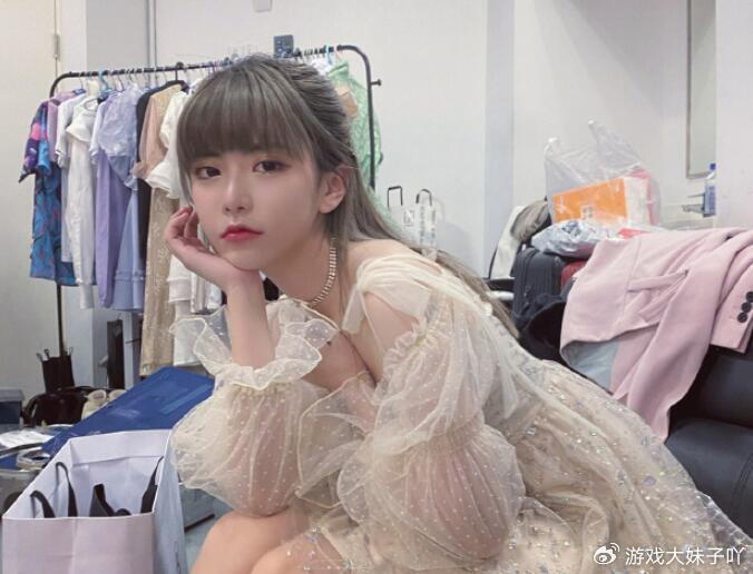 周淑怡穿高中制服双马尾被吐槽故意装嫩既作又茶的感觉