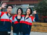小S重返母校见大S毕业照落泪：她一生追求完美却在48岁离开了