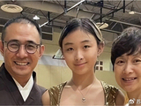 演员贾一平近况曝光，已移居美国，住别墅开路虎，又黑又老认不出