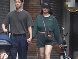 刘品言夫妇一家三口现身街头，半岁女儿首曝光，白白胖胖太萌了
