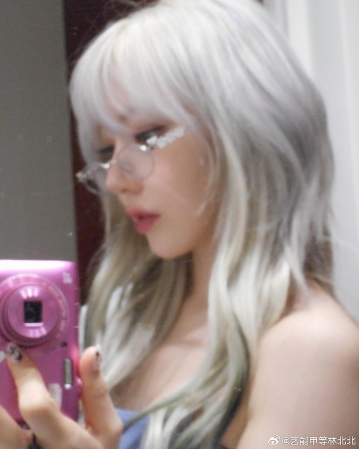 宫脇咲良丨ig更新是魔女sakura酱啊这个银发真的超神了