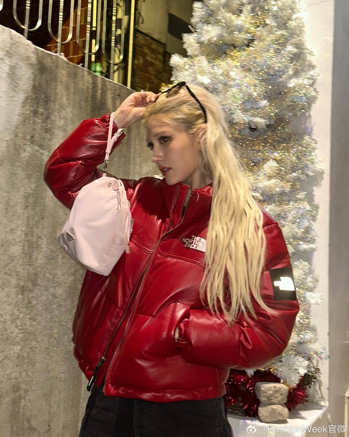 人间芭比全昭弥出席prada米兰时装秀