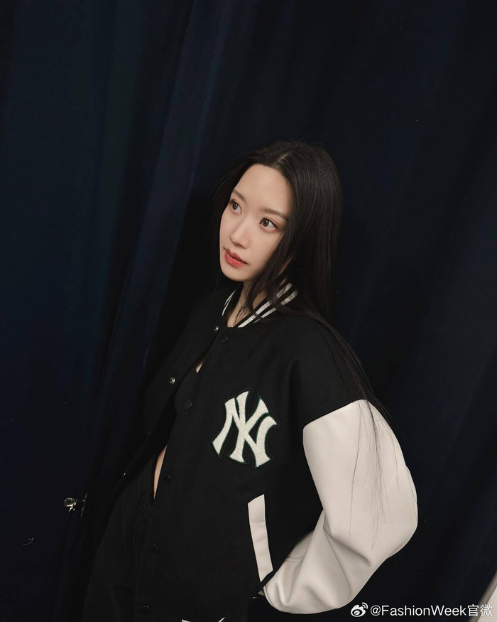 文佳煐超性感dolcegabbana透视造型引热议