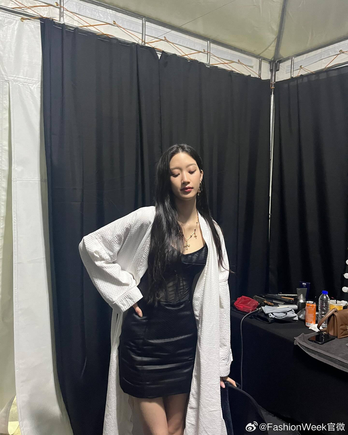 文佳煐超性感dolcegabbana透视造型引热议