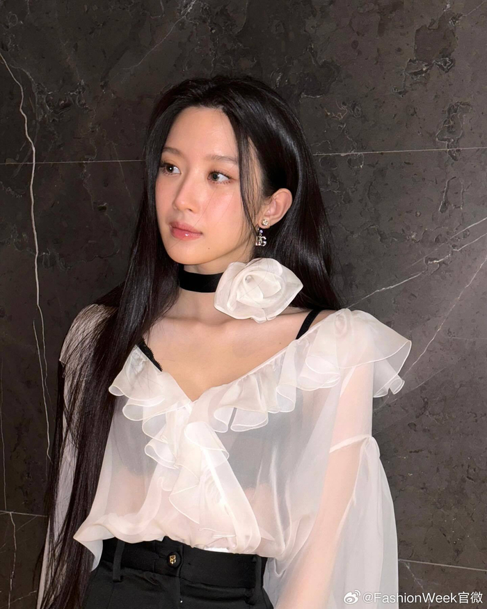 文佳煐超性感dolcegabbana透视造型引热议