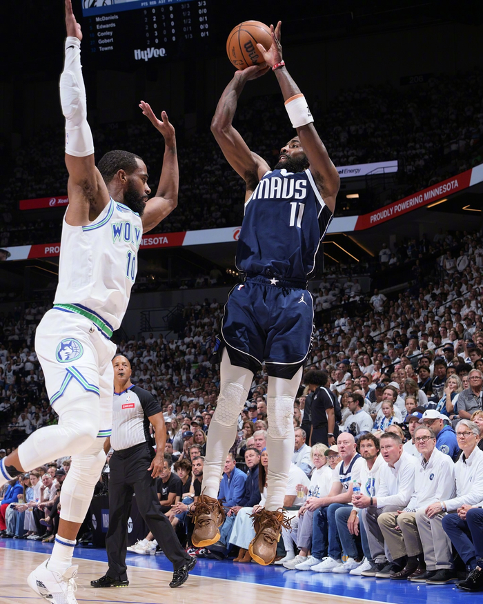 欧文今天上脚了一双anta kai1 "chief hélà"