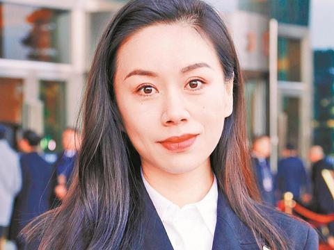 彭艳娜委员：将分娩镇痛相关项目纳入医保