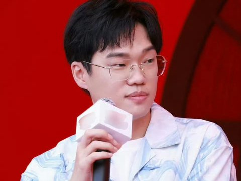 李飞重现经典台词引回忆杀，网友呼唤三狗合体