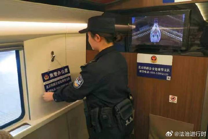 丁颖,姜雅馨:乘警姐妹花在京沪高铁上绽放